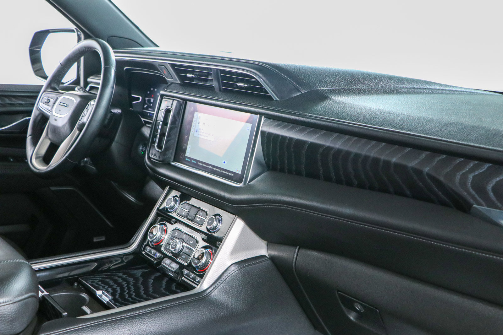 Used 2023 GMC Yukon Denali AWD/4WD image 30