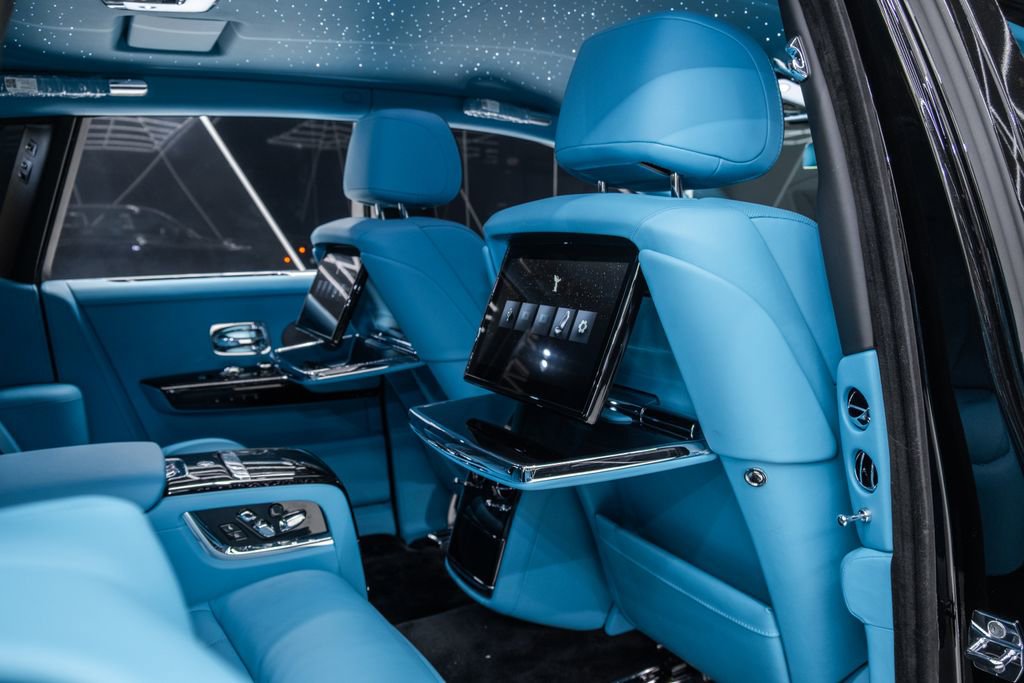 Used 2025 Rolls-Royce Phantom Sedan image 50