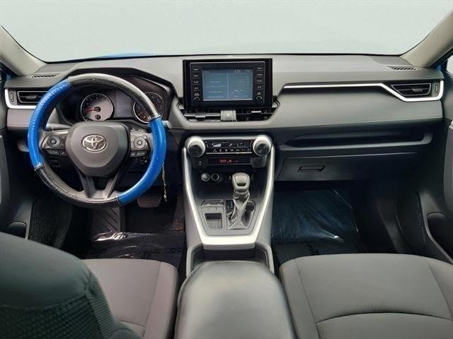 Used 2019 Toyota RAV4 LE FWD image 20