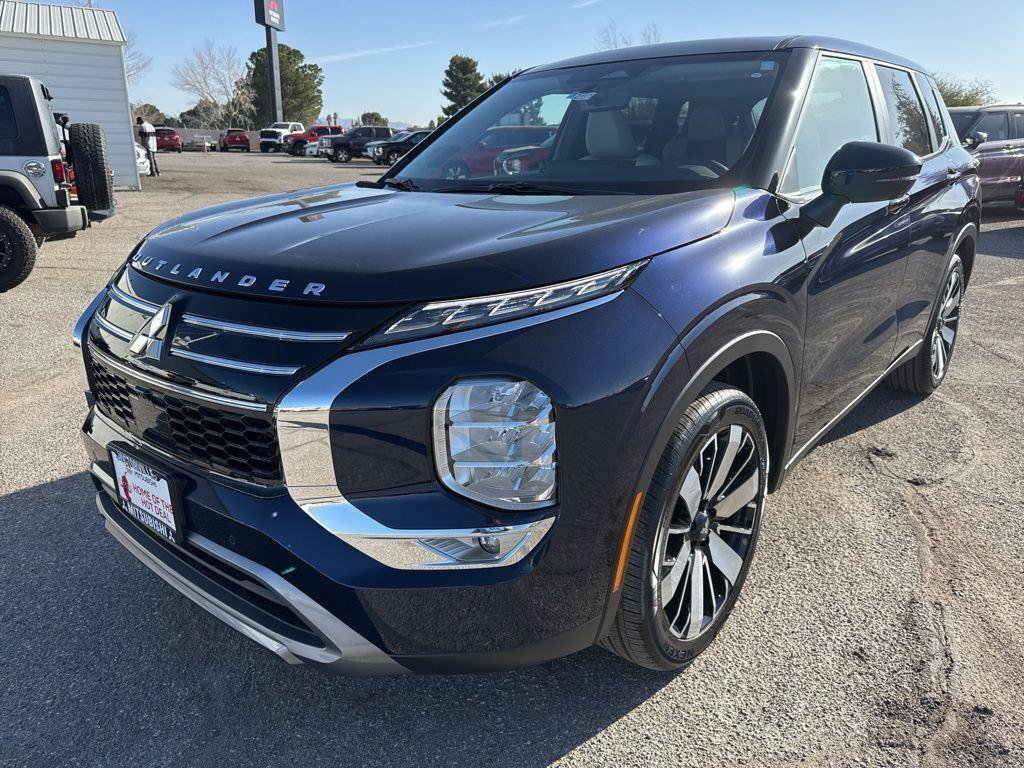 New 2026 Mitsubishi Outlander SE FWD image 3