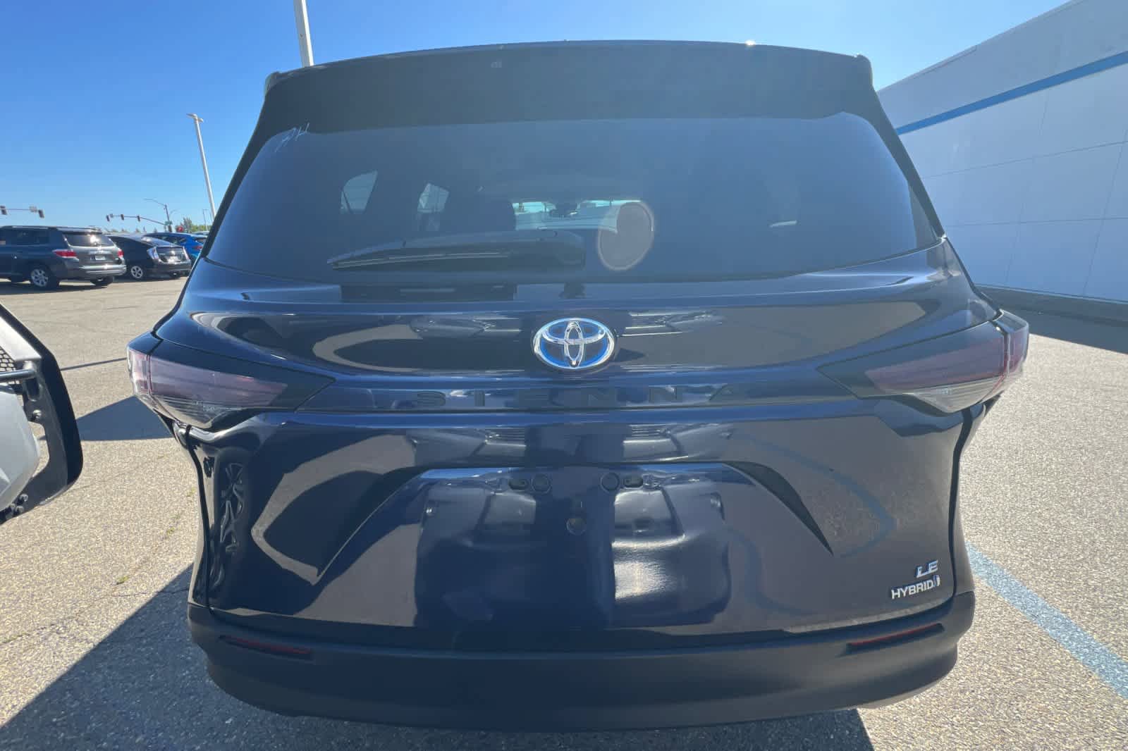 Certified 2023 Toyota Sienna LE FWD image 5