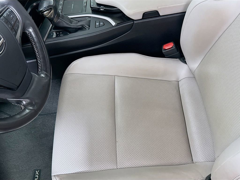 Used 2020 Lexus UX 250h w/ Premium Package AWD/4WD image 17