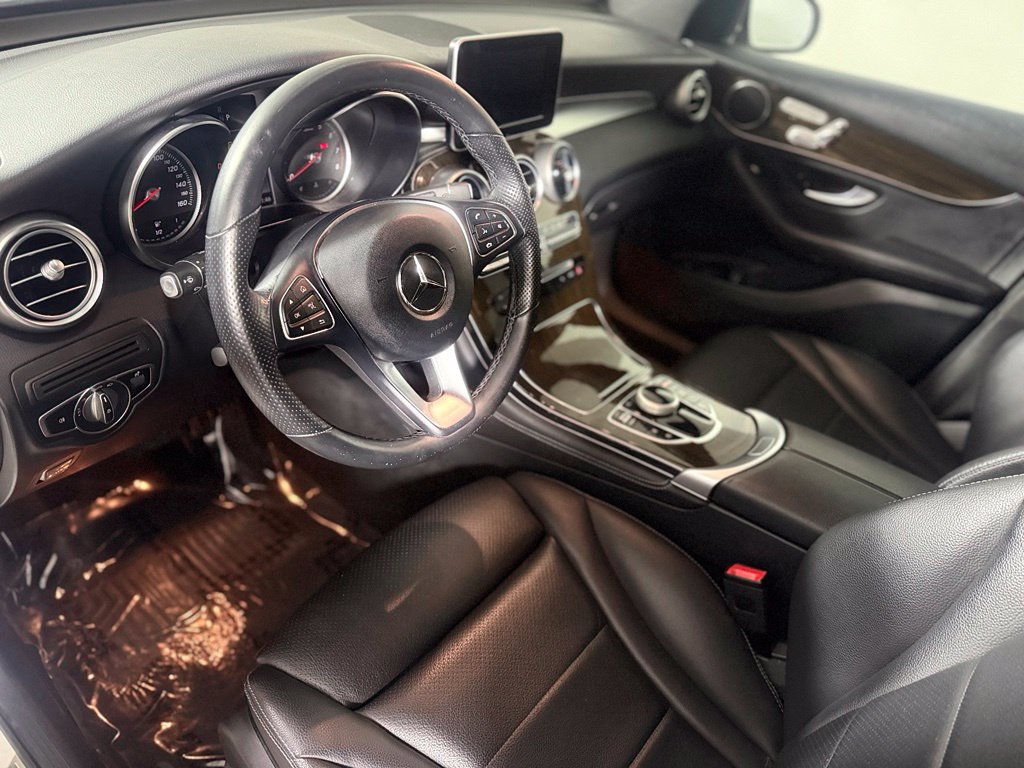 Used 2019 Mercedes-Benz GLC 300 4MATIC image 19