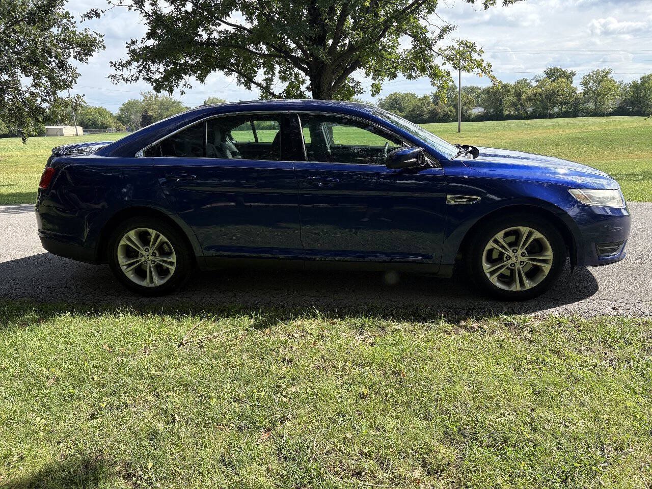 Used 2014 Ford Taurus SEL FWD image 12
