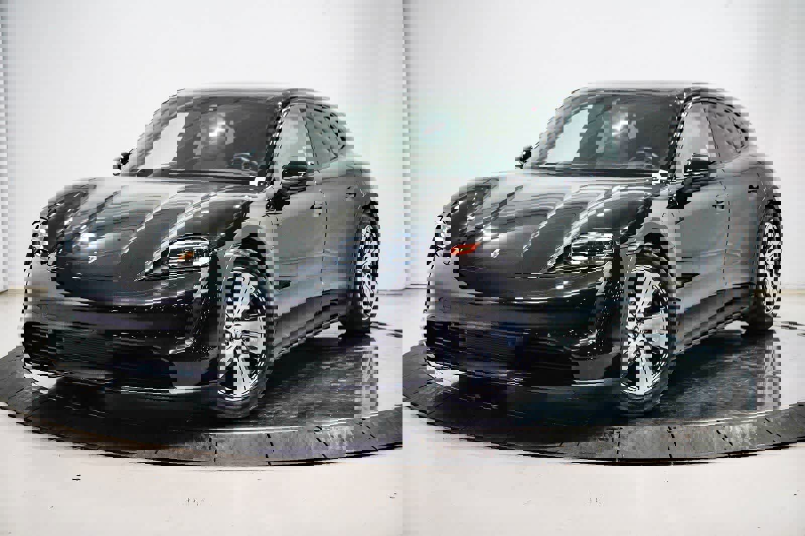 Used 2023 Porsche Taycan 4 Cross Turismo image 1