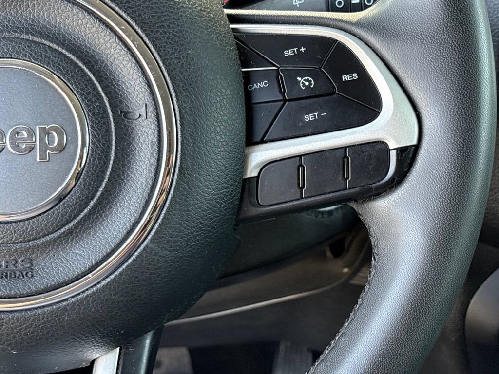 Used 2018 Jeep Renegade Latitude FWD image 20