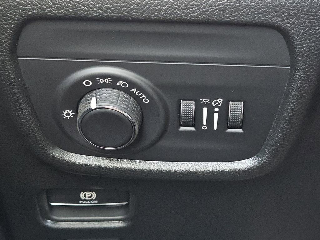 New 2025 Jeep Grand Cherokee Altitude image 13