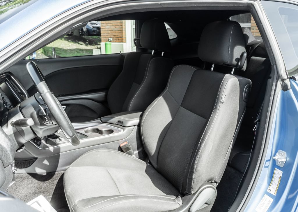 Used 2016 Dodge Challenger R/T RWD image 7