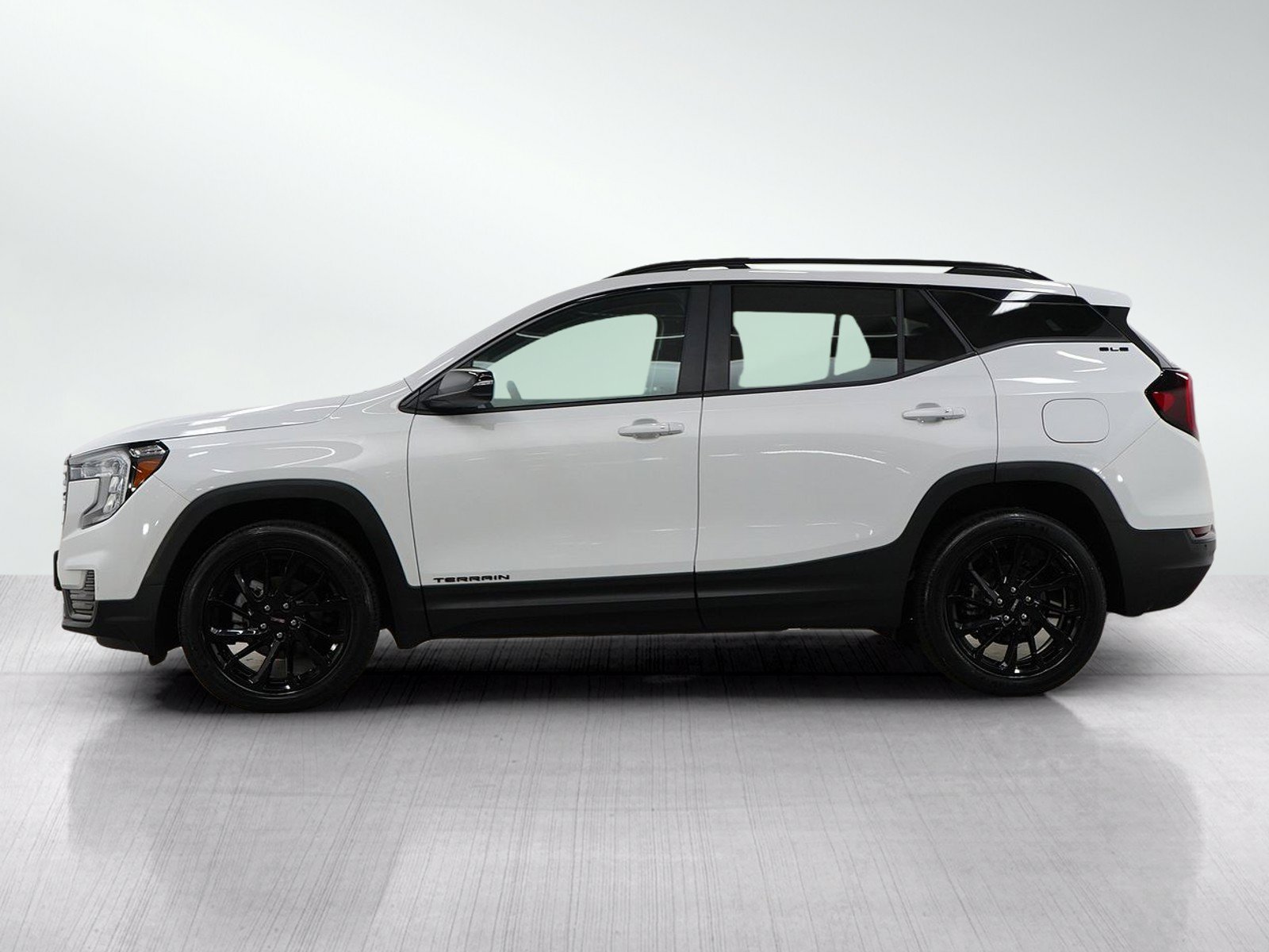 Used 2023 GMC Terrain SLE w/ Driver Convenience Package AWD/4WD image 2
