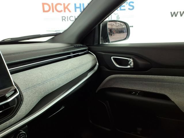Used 2024 Jeep Compass Latitude AWD/4WD image 23