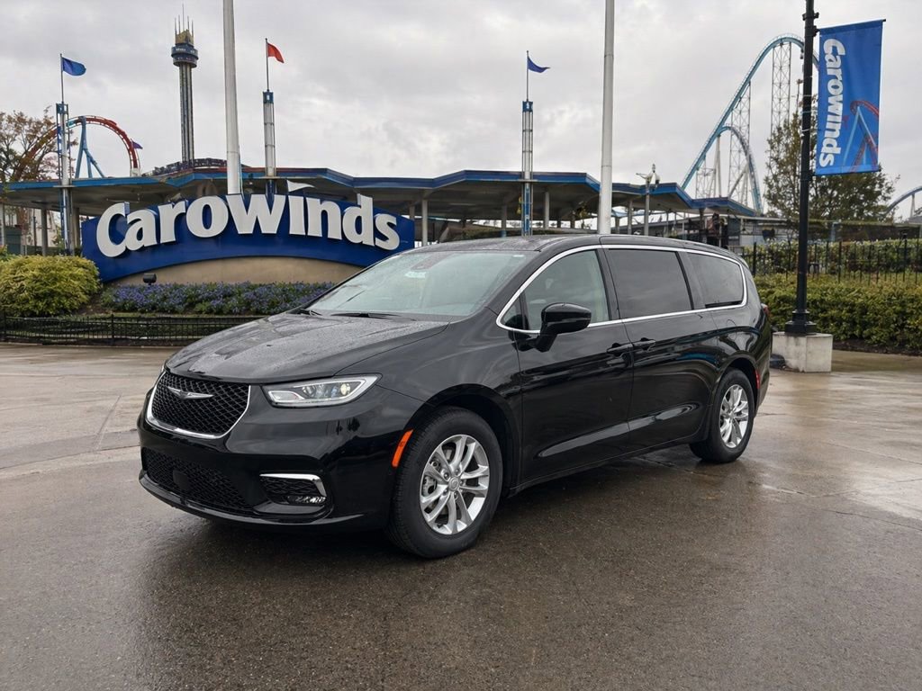 New 2026 Chrysler Pacifica Select