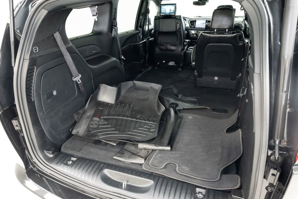 Used 2020 Chrysler Pacifica Limited FWD image 35