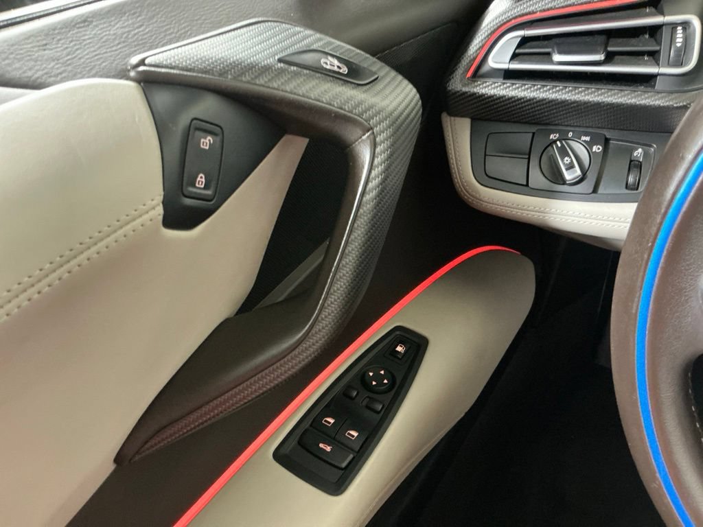 Used 2019 BMW i8 Roadster AWD/4WD image 18