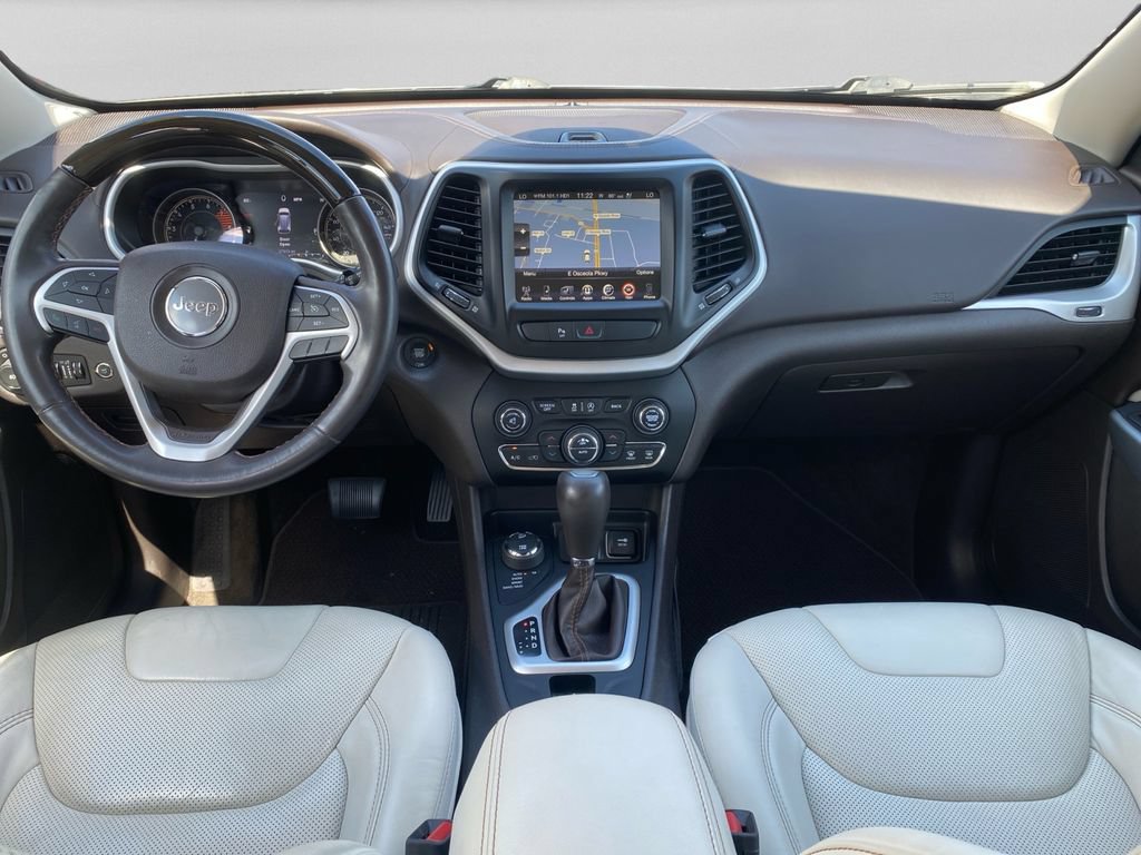 Used 2017 Jeep Cherokee Overland AWD/4WD image 23