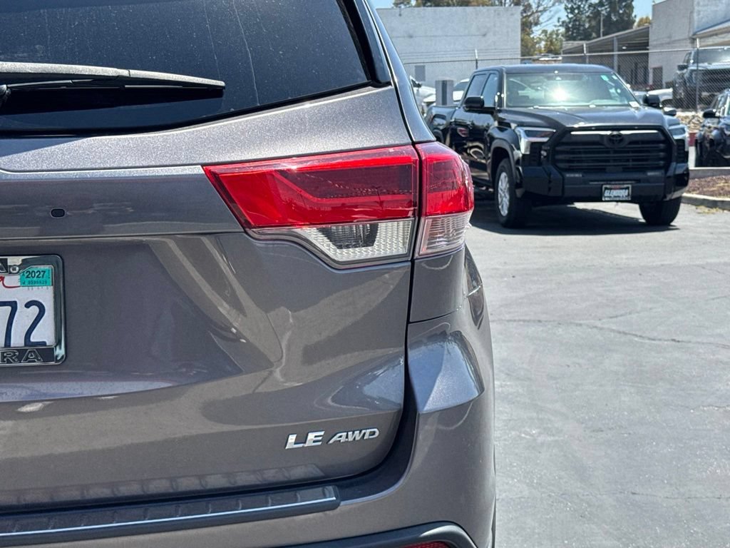 Certified 2019 Toyota Highlander Plus w/ Carpet Mat Package (TMS) AWD/4WD image 15