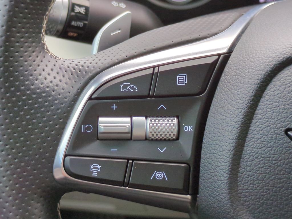 Used 2025 Genesis G70 2.5T image 21