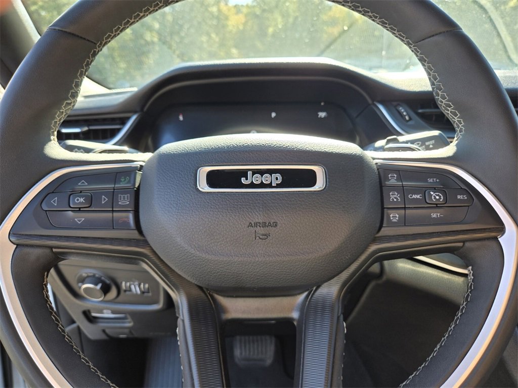 Used 2024 Jeep Grand Cherokee L Laredo image 29