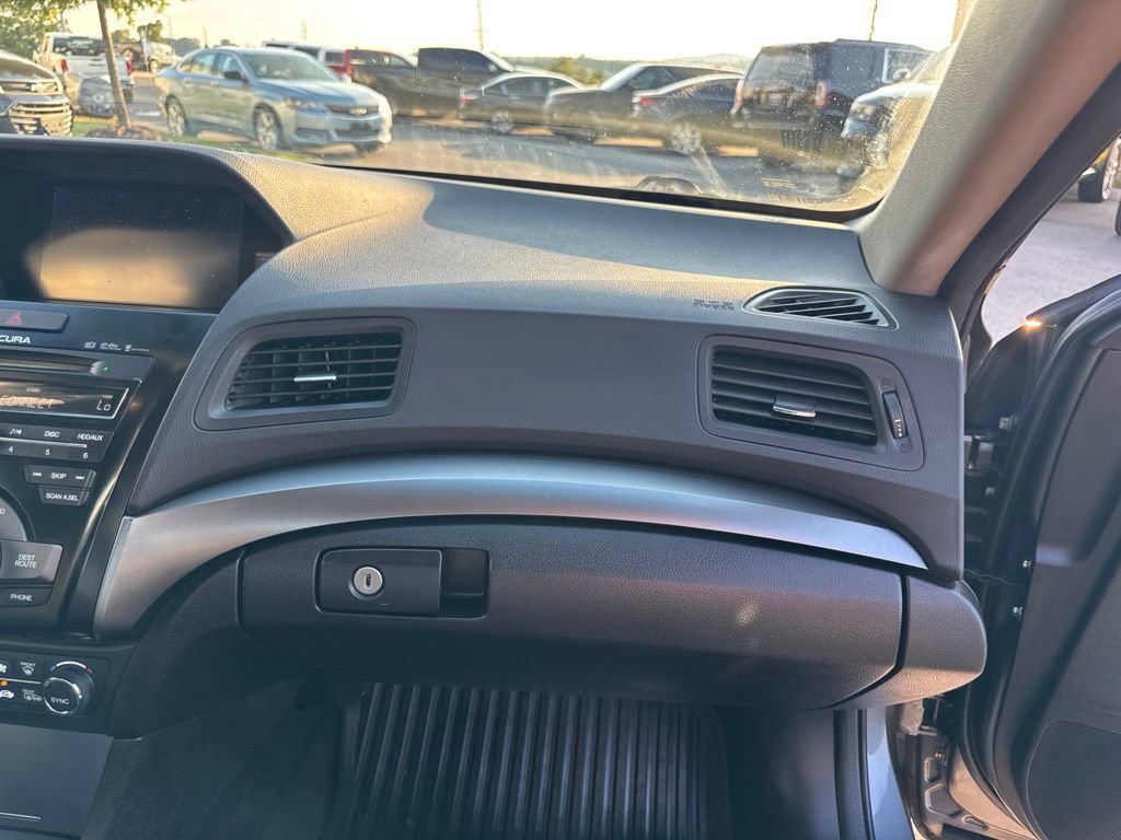 Used 2013 Acura ILX w/ Technology Package FWD image 18