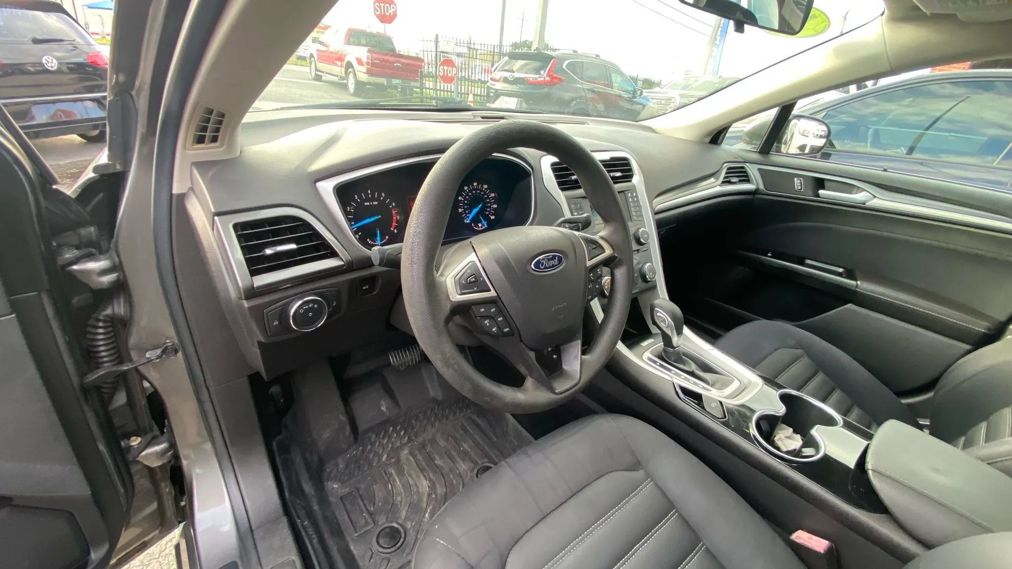 Used 2014 Ford Fusion SE FWD image 11