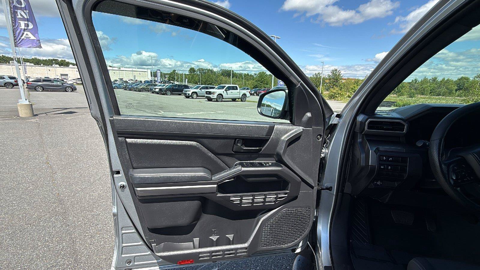 Used 2025 Toyota Tacoma SR5 AWD/4WD image 23