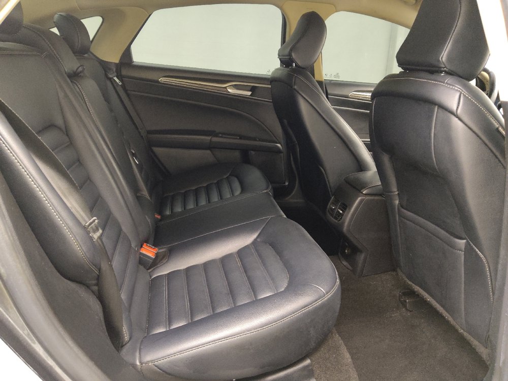 Used 2020 Ford Fusion SEL FWD image 19