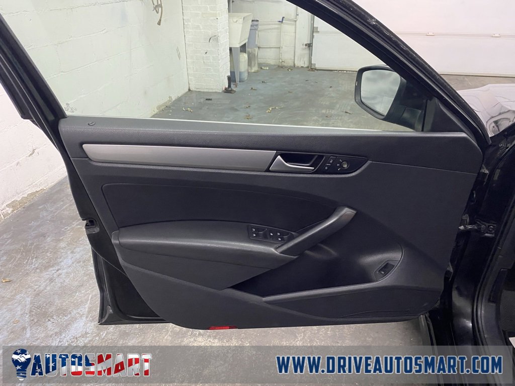 Used 2015 Volkswagen Passat 1.8T Limited Edition image 12