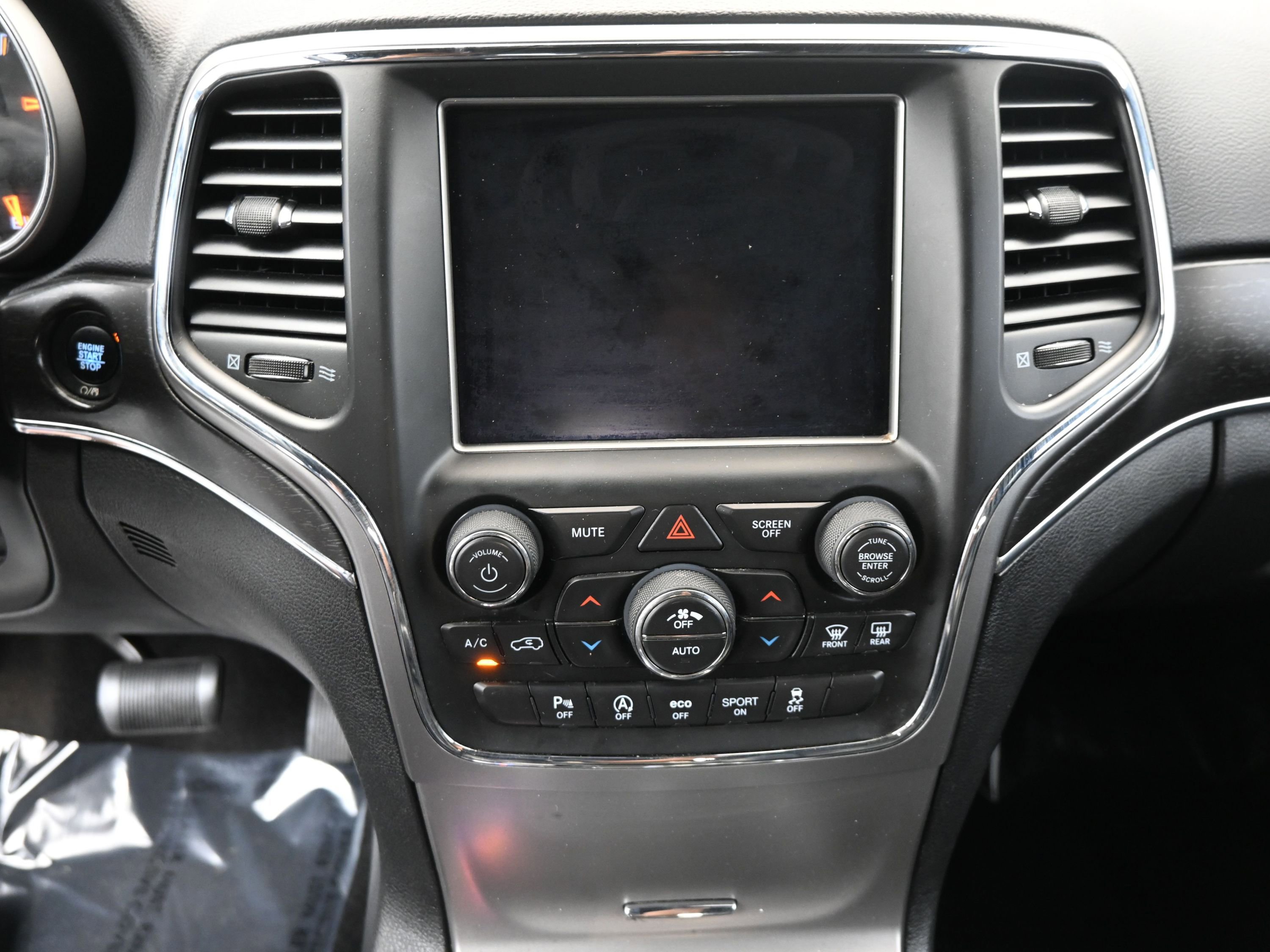 Used 2018 Jeep Grand Cherokee Limited image 13