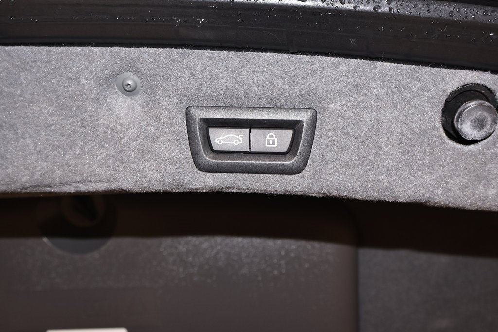 Used 2011 BMW 750Li xDrive image 37