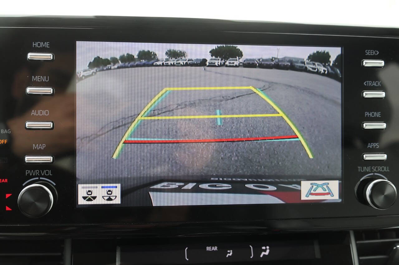 Used 2024 Toyota Sienna Limited AWD/4WD image 23