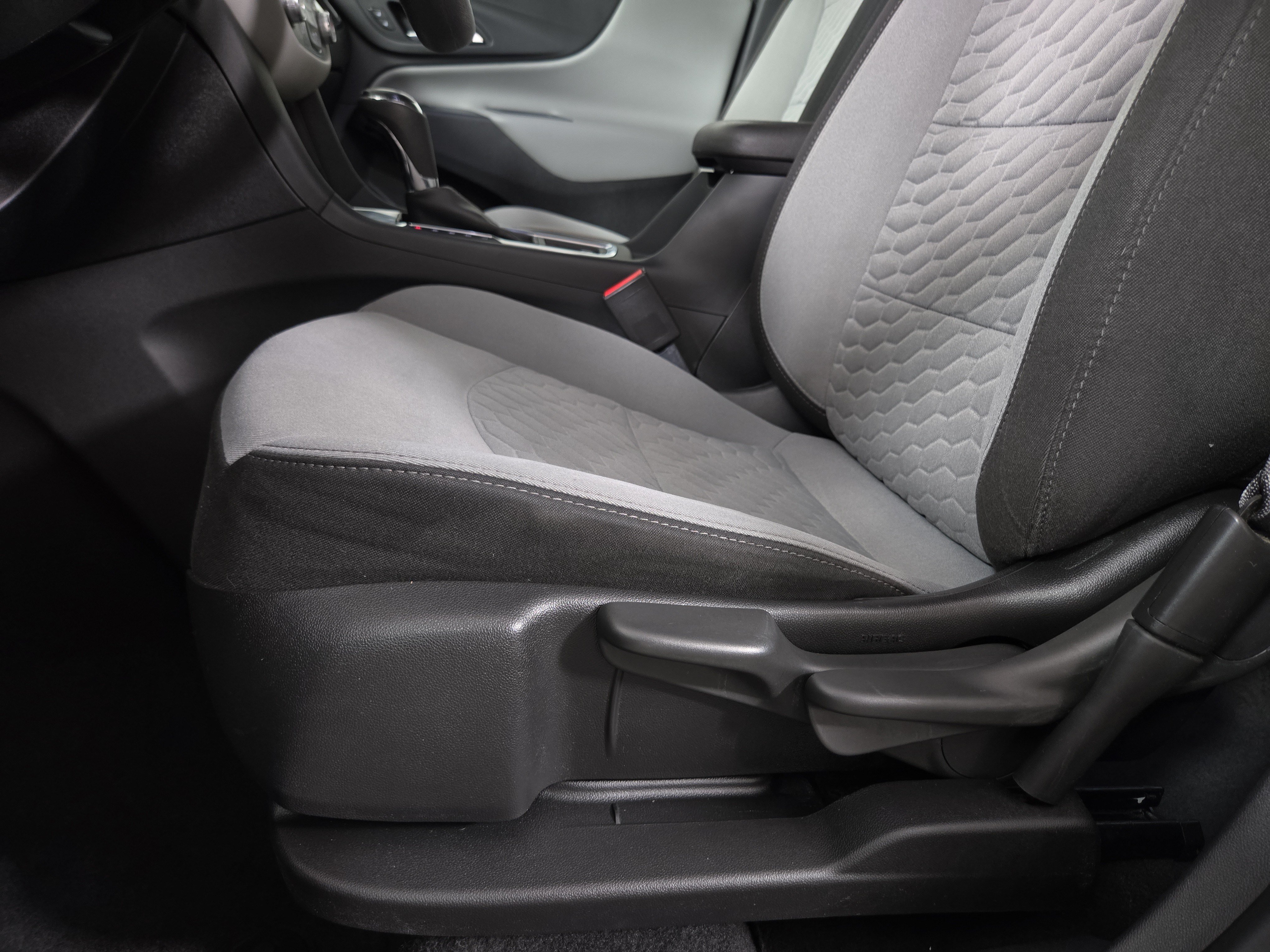Used 2019 Chevrolet Equinox LS FWD image 29