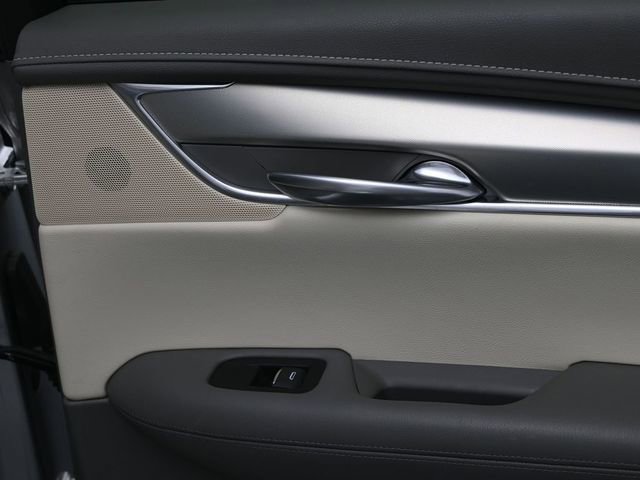 Used 2018 Cadillac XT5 Luxury w/ Driver Awareness Package image 32