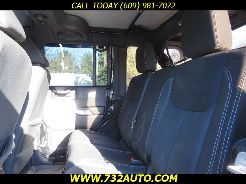 Used 2014 Jeep Wrangler Unlimited Sahara image 9