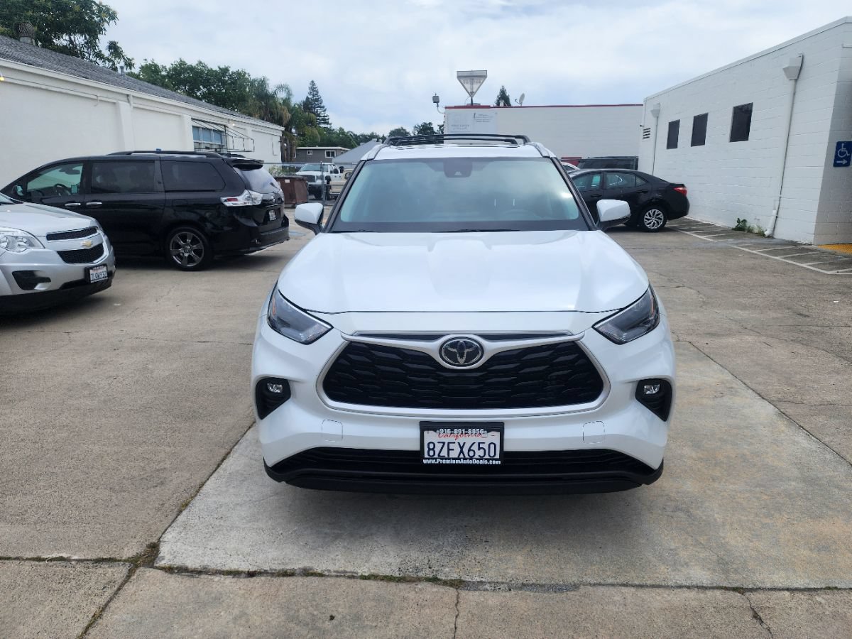 Used 2022 Toyota Highlander XLE FWD image 7