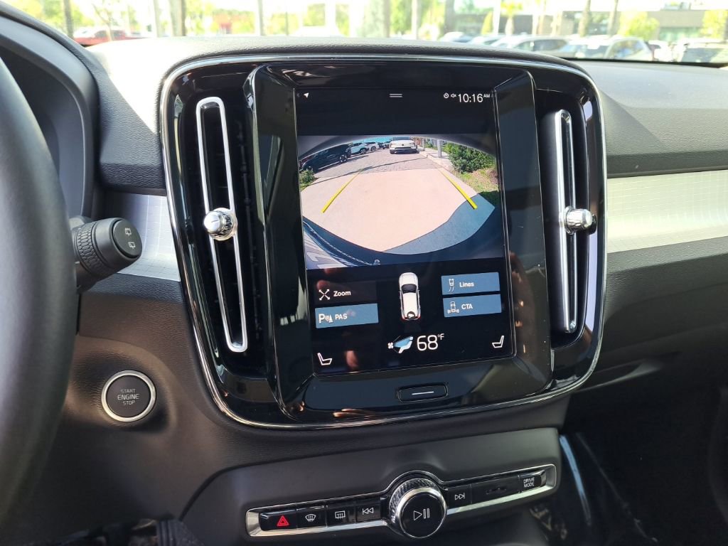 Used 2021 Volvo XC40 T5 Momentum w/ Climate Package image 23