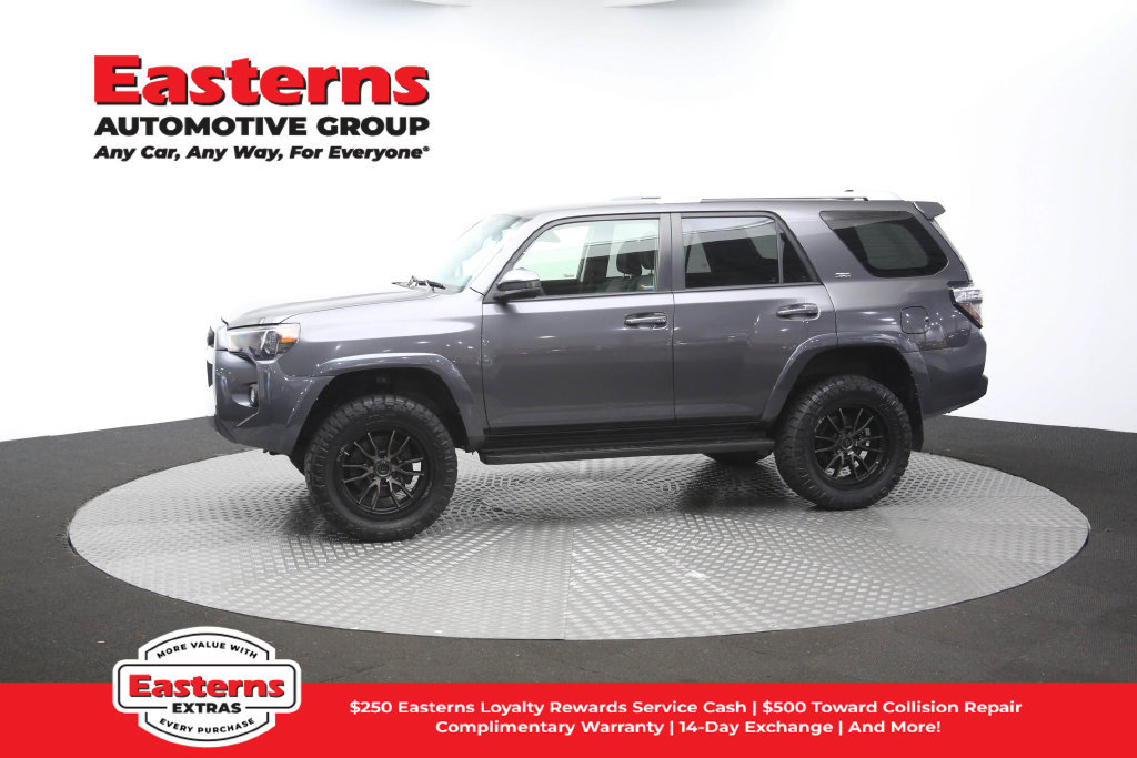 Used 2017 Toyota 4Runner SR5 AWD/4WD image 60
