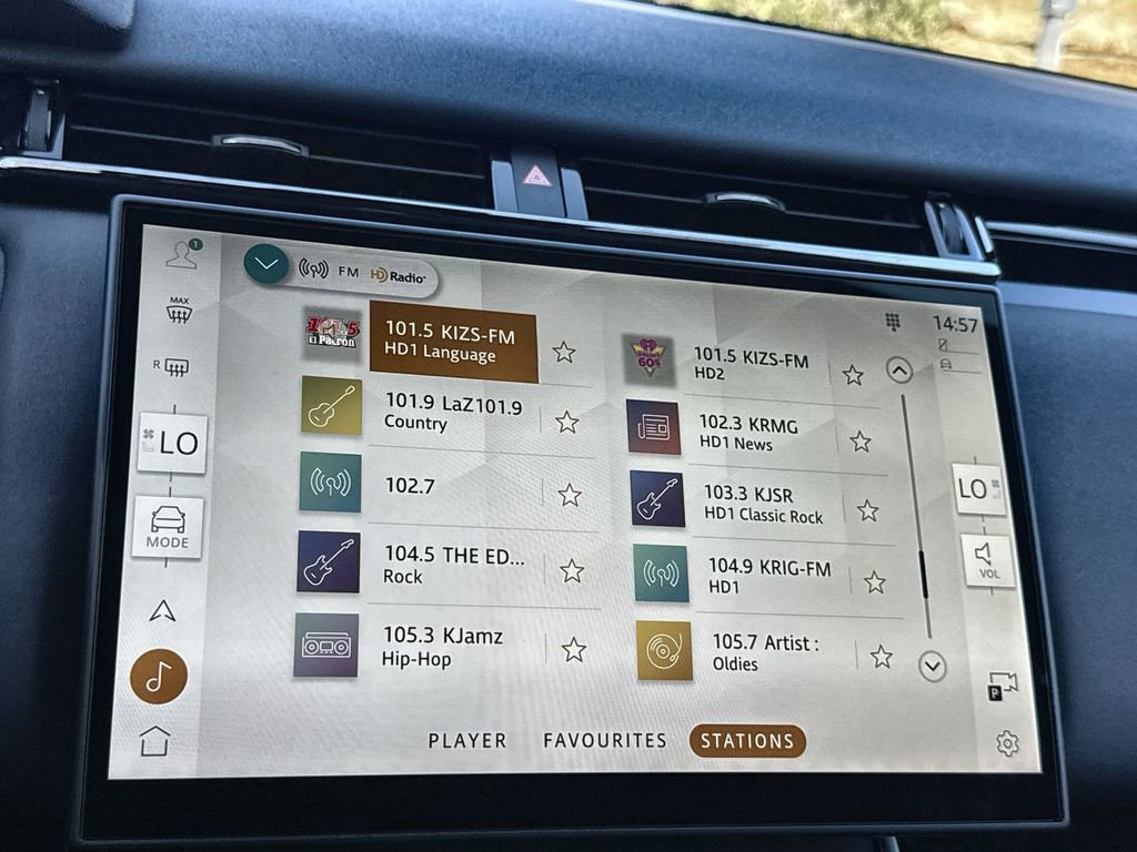 Certified 2025 Land Rover Range Rover Velar Dynamic SE image 23