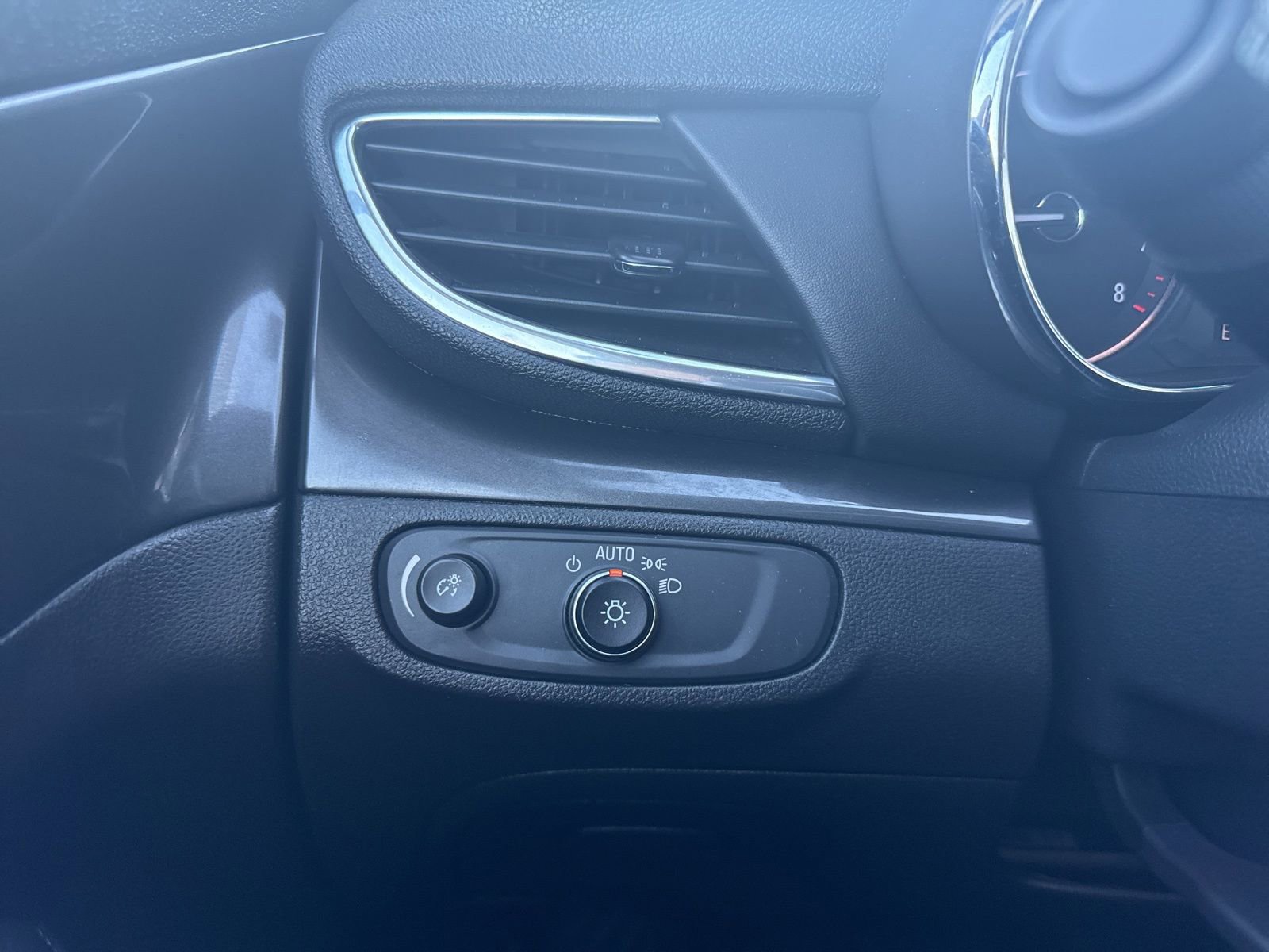 Used 2018 Buick Encore Preferred image 33