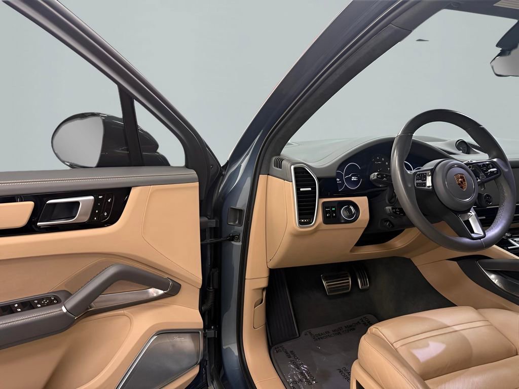 Used 2019 Porsche Cayenne Turbo image 9