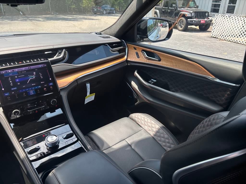 New 2024 Jeep Grand Cherokee Summit AWD/4WD image 14