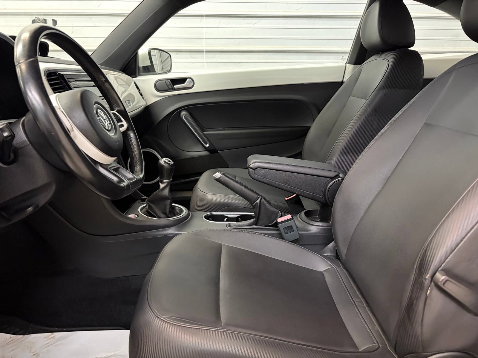 Used 2013 Volkswagen Beetle TDI FWD image 12