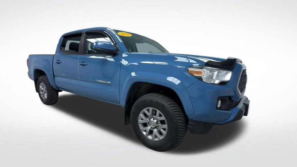 Used 2019 Toyota Tacoma SR5 AWD/4WD image 16