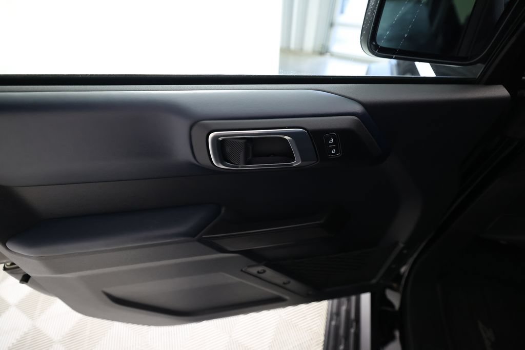 Used 2025 Ford Bronco Heritage Edition AWD/4WD image 15