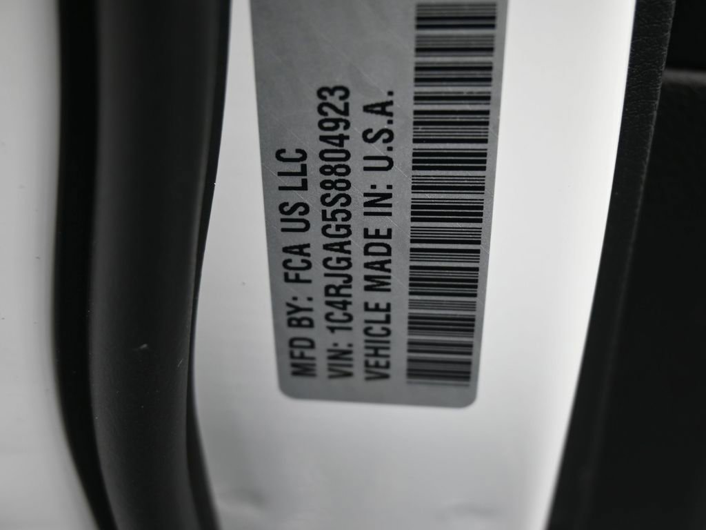 Used 2025 Jeep Grand Cherokee Altitude RWD image 18