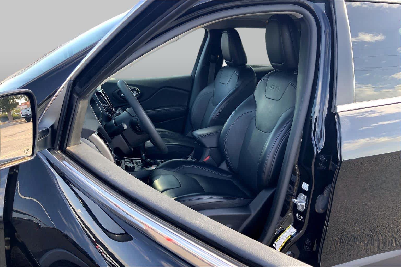 Used 2022 Jeep Cherokee Limited AWD/4WD image 8