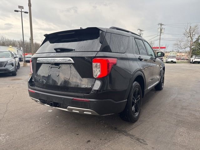 Used 2021 Ford Explorer XLT w/ Equipment Group 202A AWD/4WD image 2