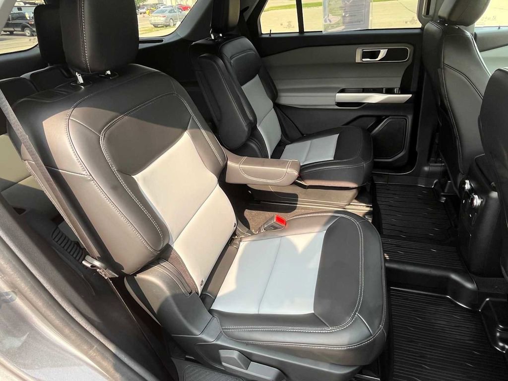 Used 2023 Ford Explorer XLT w/ Equipment Group 202A image 14