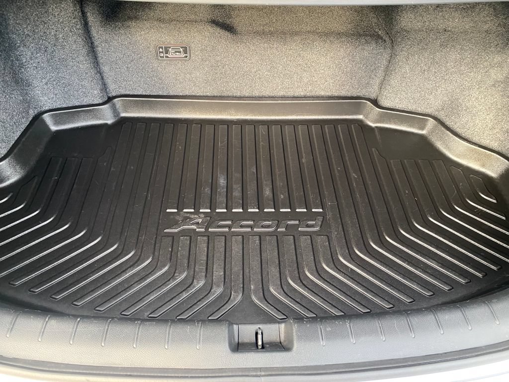 Used 2017 Honda Accord EX-L image 11