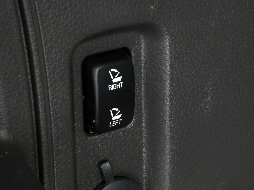 Used 2013 Ford Edge Limited w/ Driver Entry Pkg FWD image 34