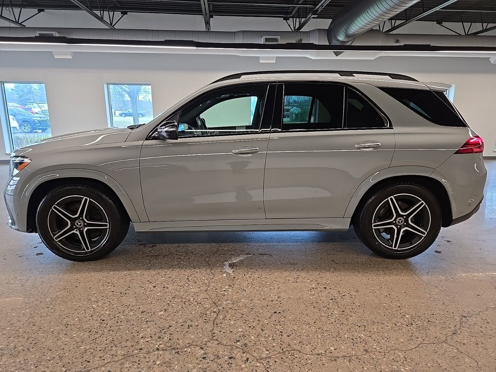 Certified 2025 Mercedes-Benz GLE 450 4MATIC image 2