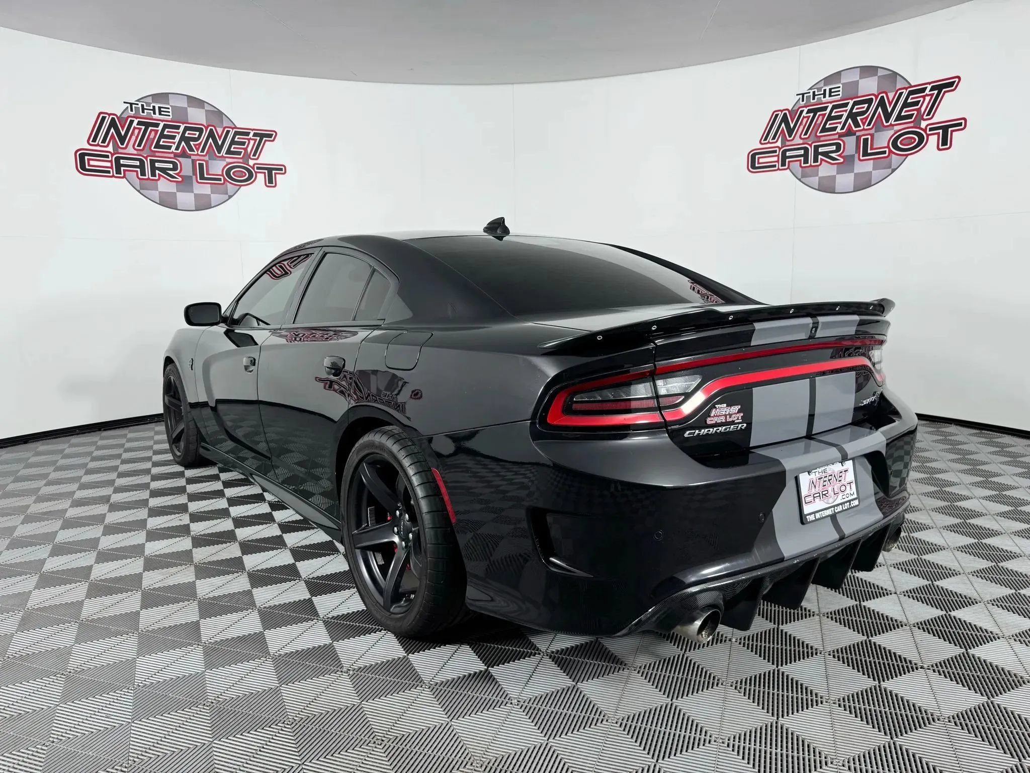 Used 2018 Dodge Charger SRT Hellcat RWD image 5